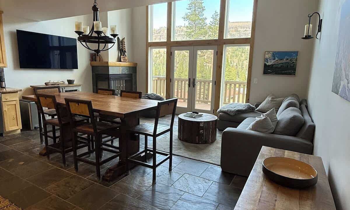 Photo of Livingroom in Kirkwood