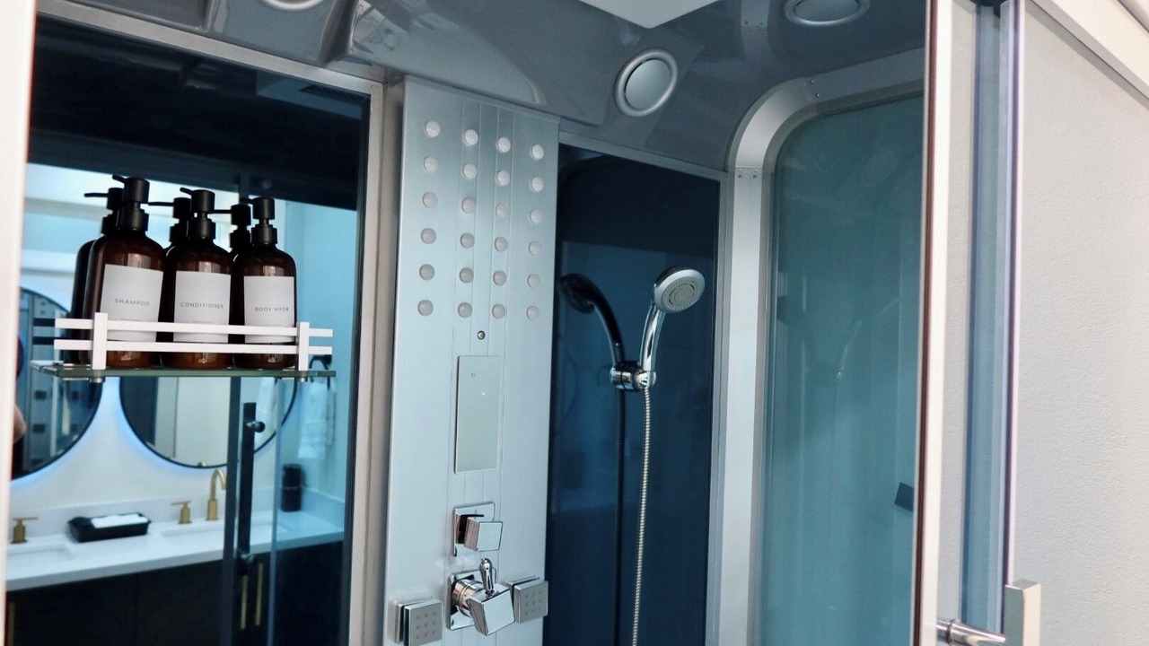 Photo of Bathroom in Al Tahoe