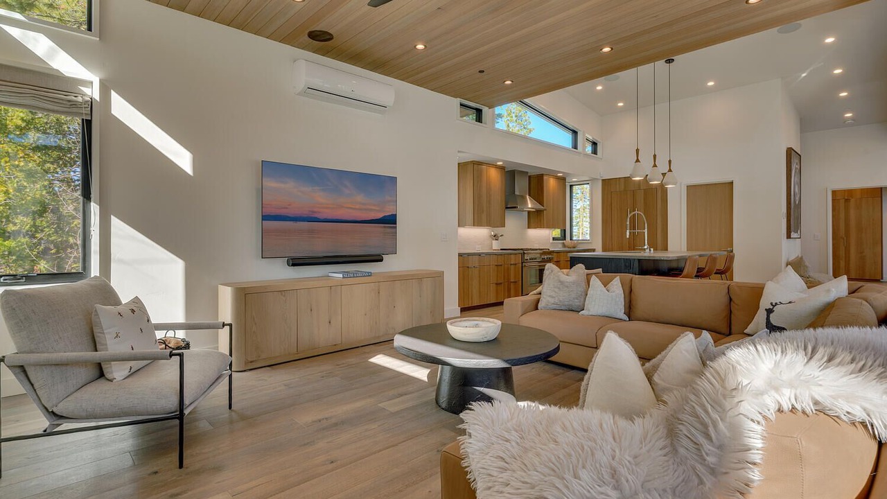 Photo of Livingroom in Tahoma