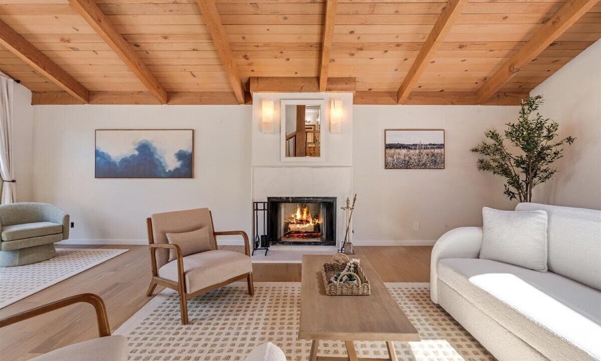Photo of Livingroom in Del Monte Forest