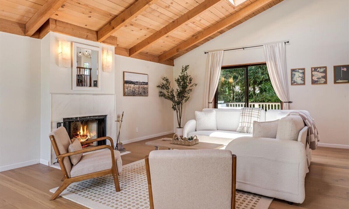 Photo of Livingroom in Del Monte Forest