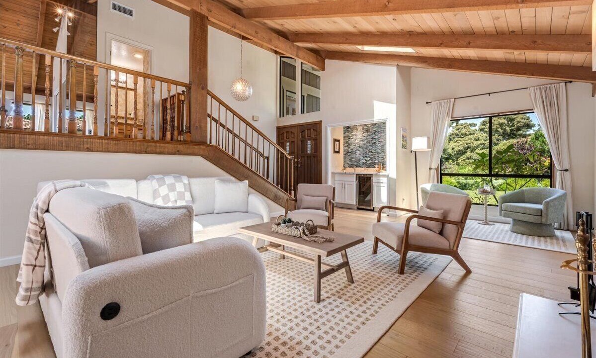 Photo of Livingroom in Del Monte Forest