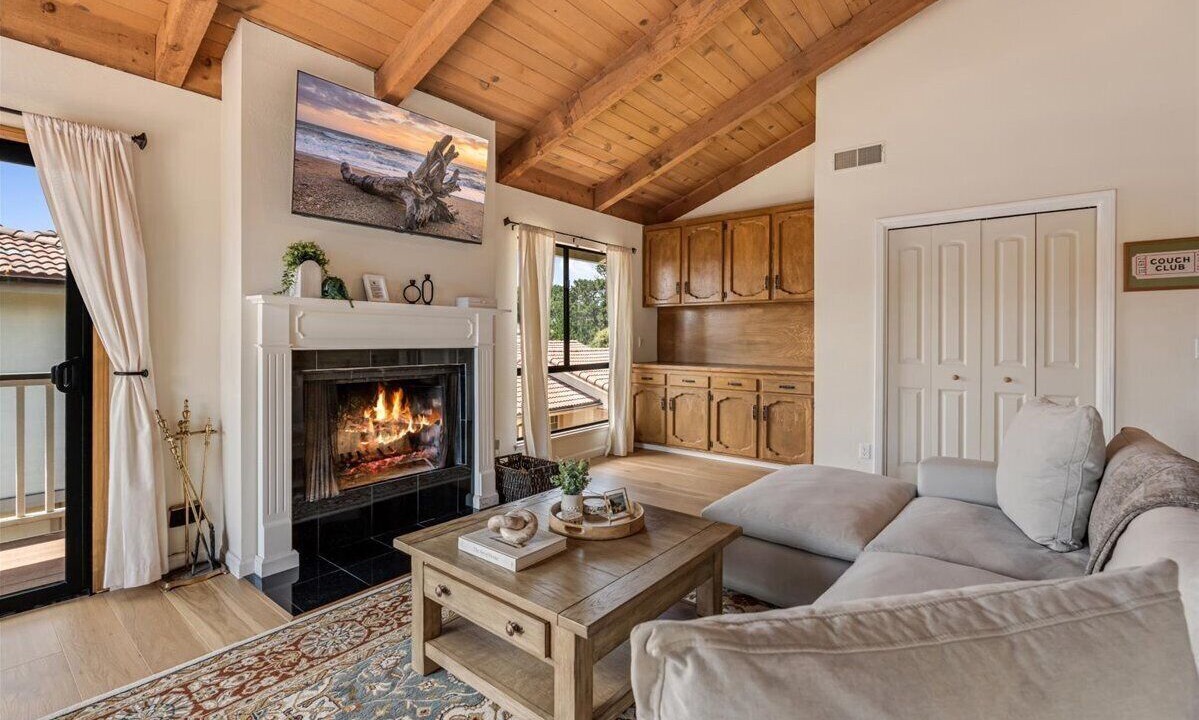 Photo of Livingroom in Del Monte Forest
