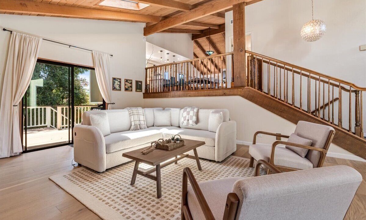 Photo of Livingroom in Del Monte Forest
