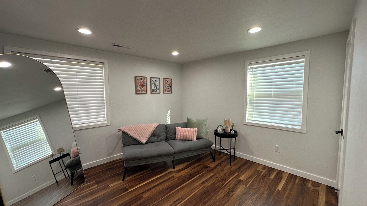 Photo of Livingroom in Oak Grove
