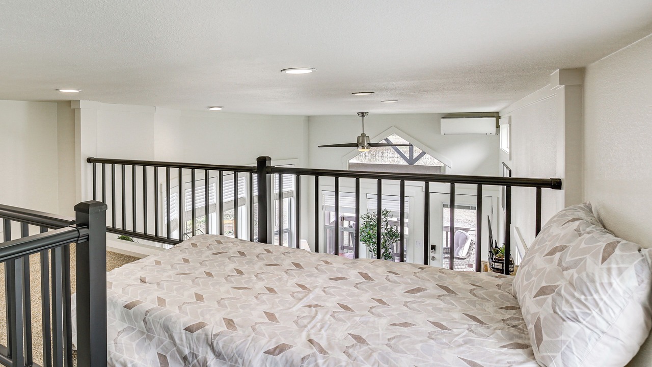 Photo of Bedroom in Oakland