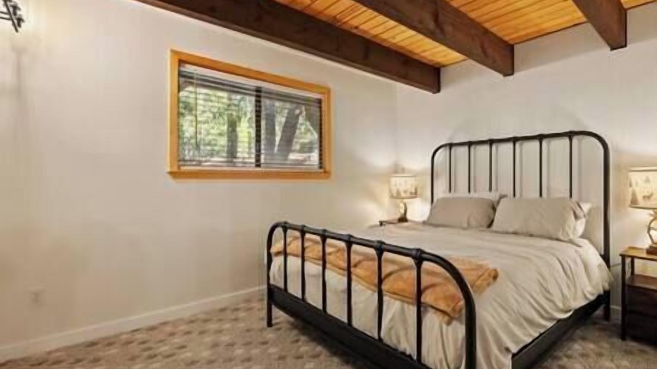 Photo of Bedroom in Mono Vista