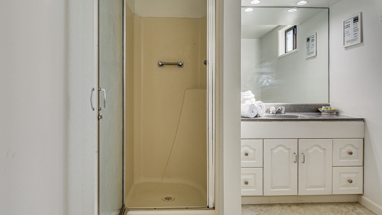 Photo of Bathroom in Siskiyou-Hargadine Historic District