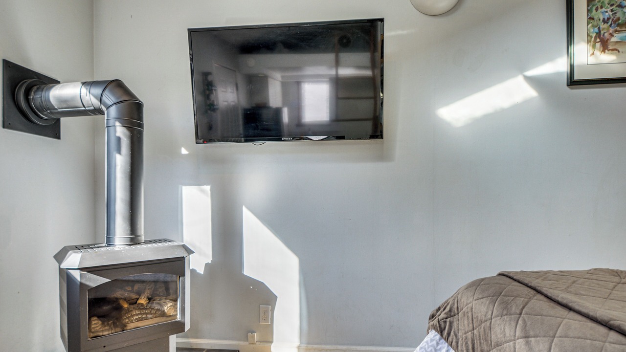 Photo of Bedroom in Siskiyou-Hargadine Historic District