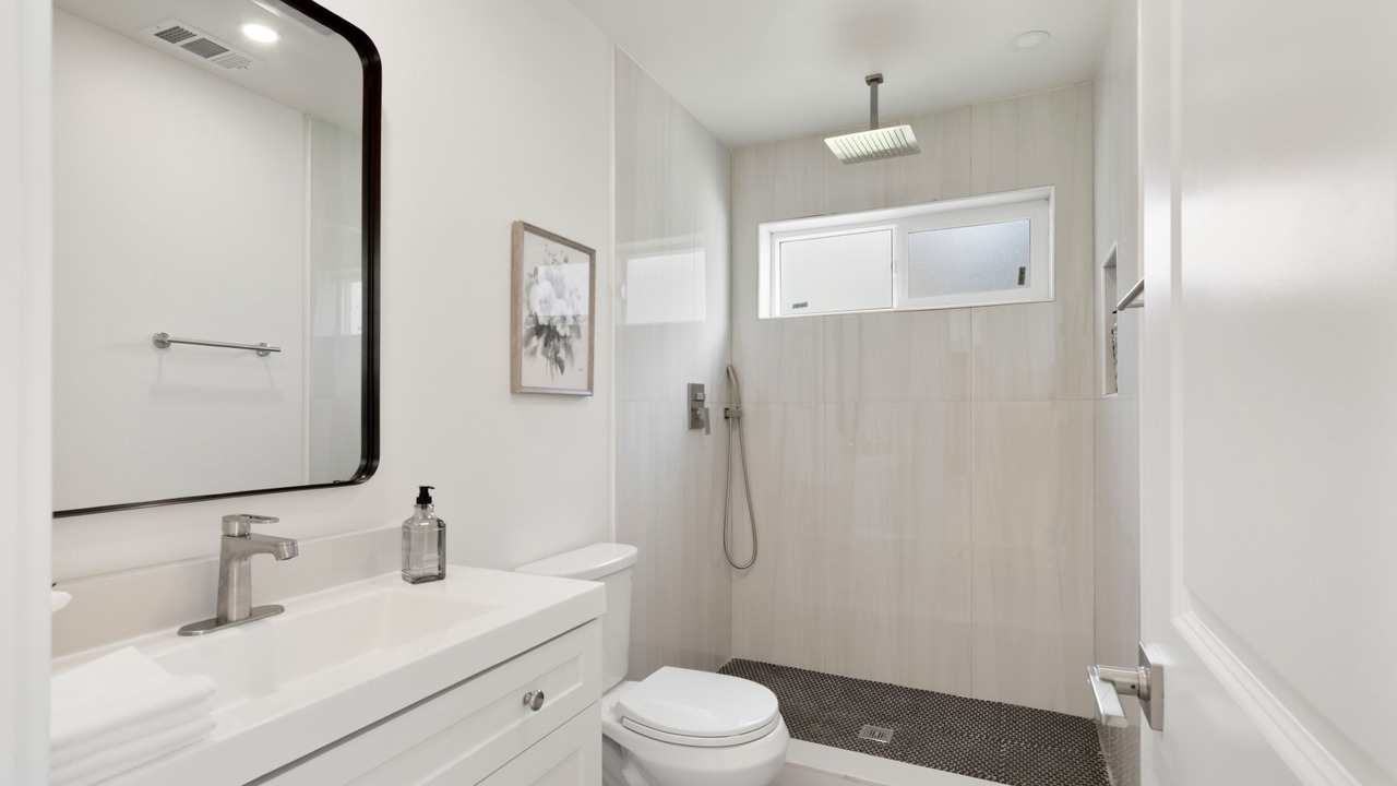 Photo of Bathroom in West Davis Manor