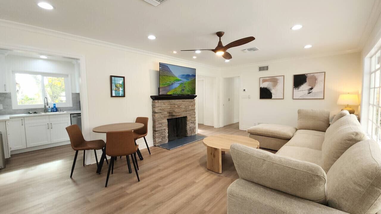 Photo of Livingroom in North Tustin