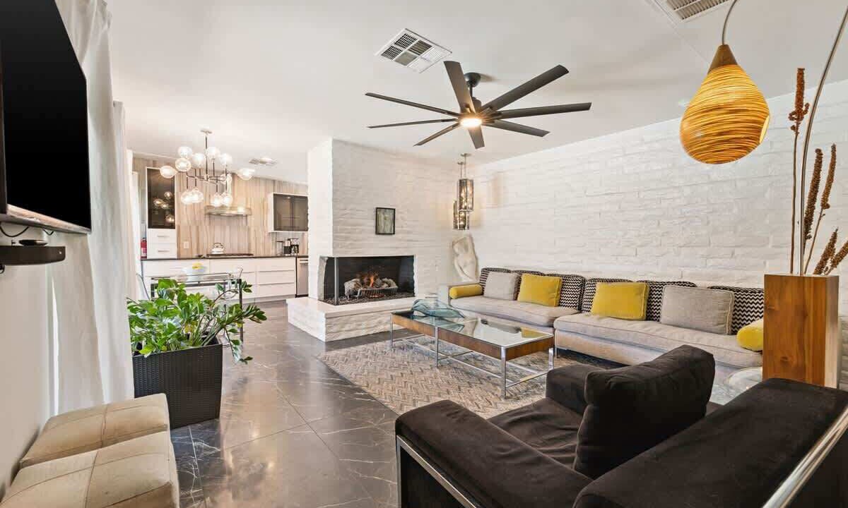 Photo of Livingroom in Tahquitz River Estates
