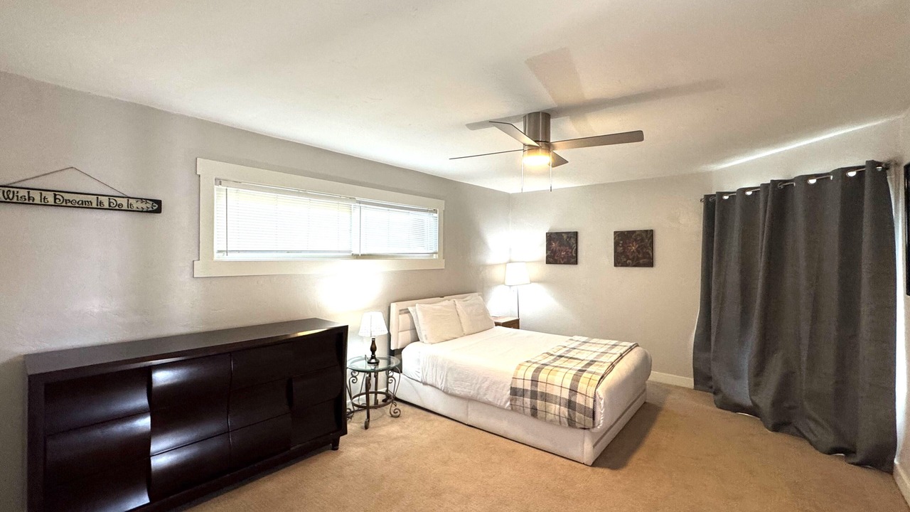 Photo of Bedroom in Allied Gardens