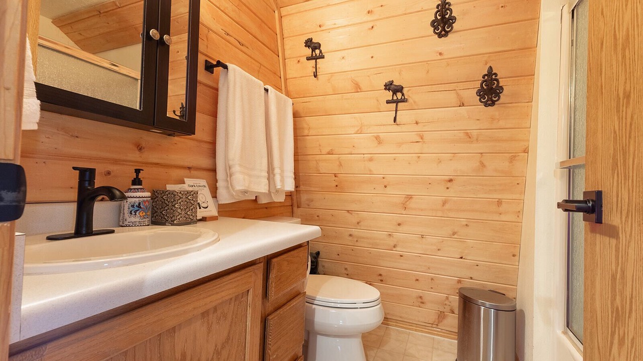 Photo of Bathroom in Meadow View Heights