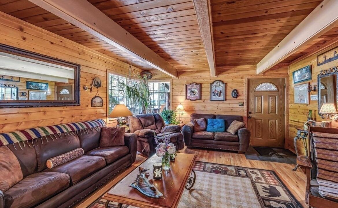 Photo of Livingroom in Sierra Tract