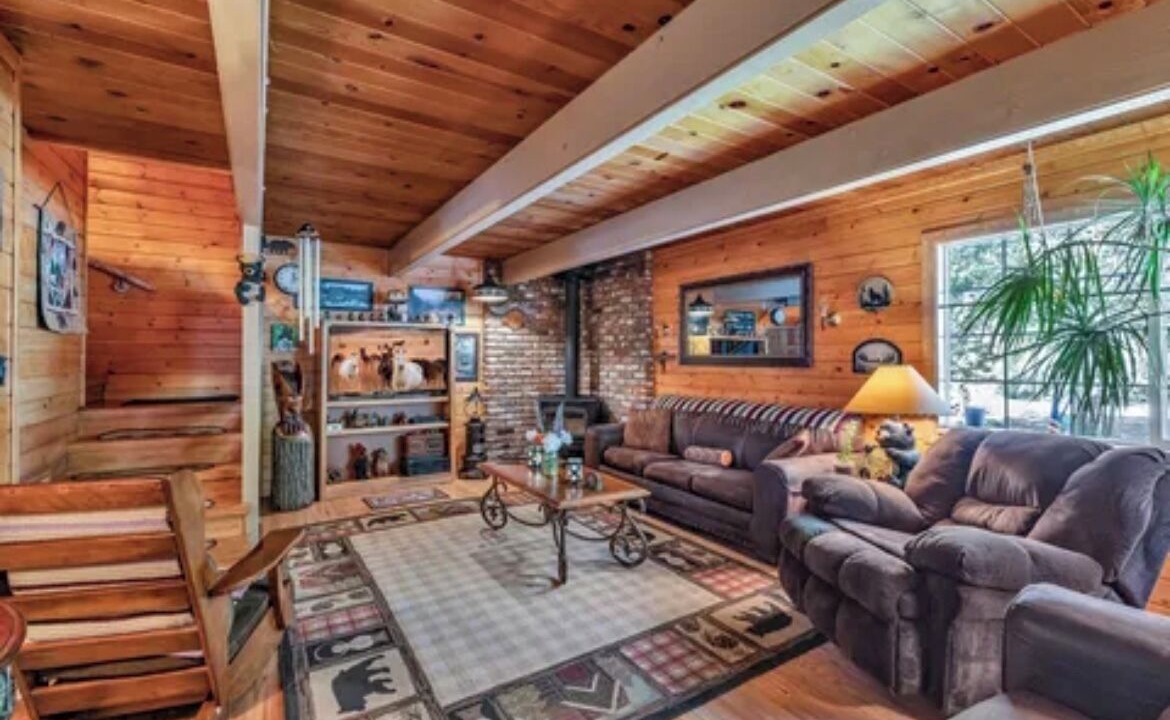 Photo of Livingroom in Sierra Tract