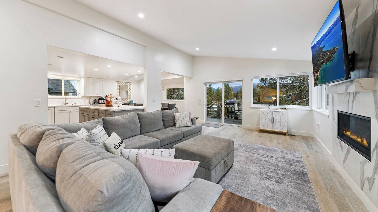 Photo of Livingroom in Tahoe Keys