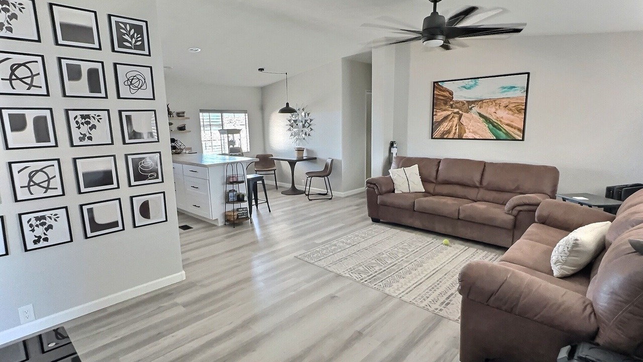 Photo of Livingroom in Topock