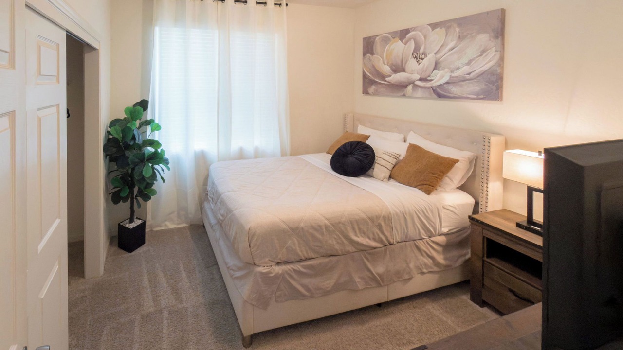Photo of Bedroom in Raisin