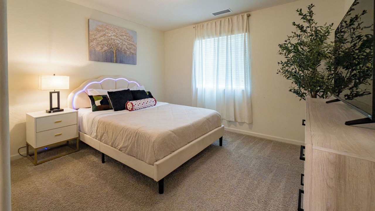 Photo of Bedroom in Raisin