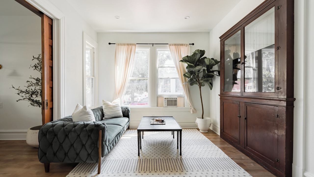 Photo of Livingroom in Uptown