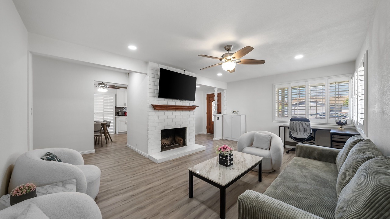 Photo of Livingroom in West Covina