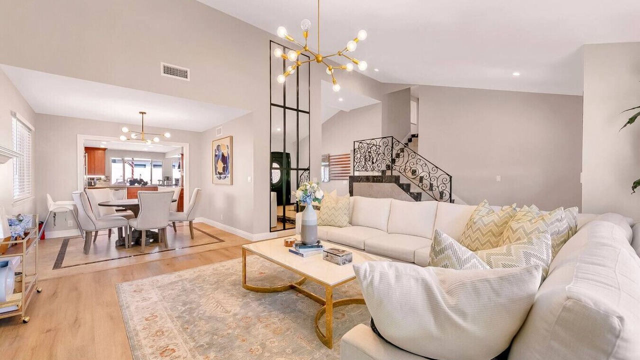Photo of Livingroom in East Side Costa Mesa