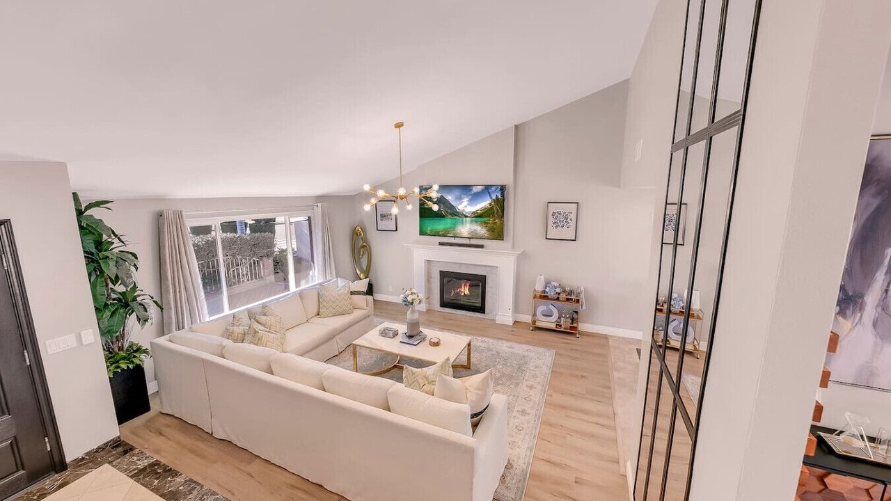 Photo of Livingroom in East Side Costa Mesa