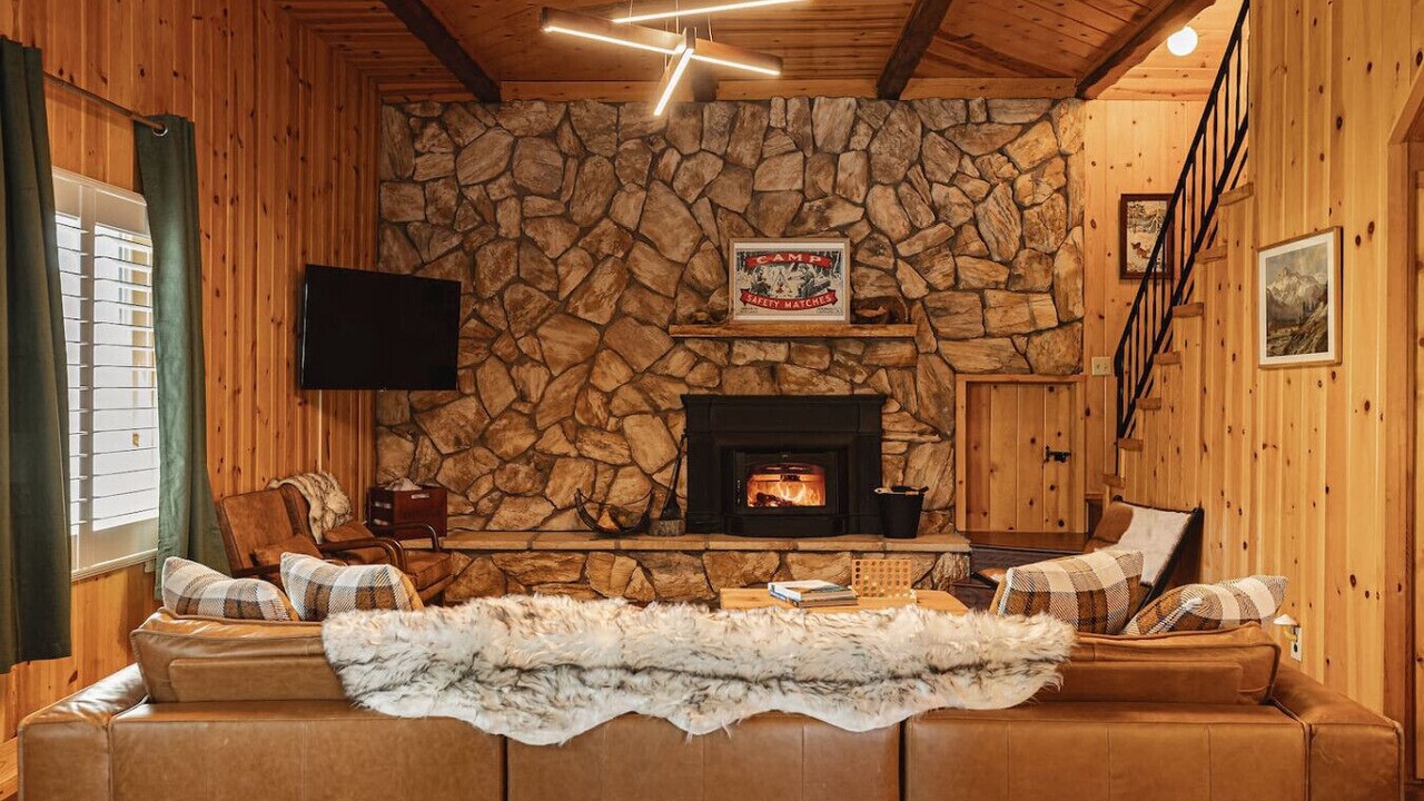 Photo of Livingroom in Fawnskin