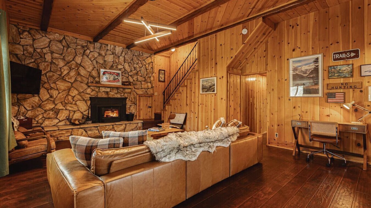 Photo of Livingroom in Fawnskin