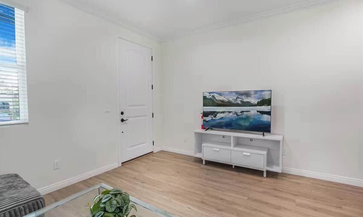 Photo of Livingroom in Mid Central