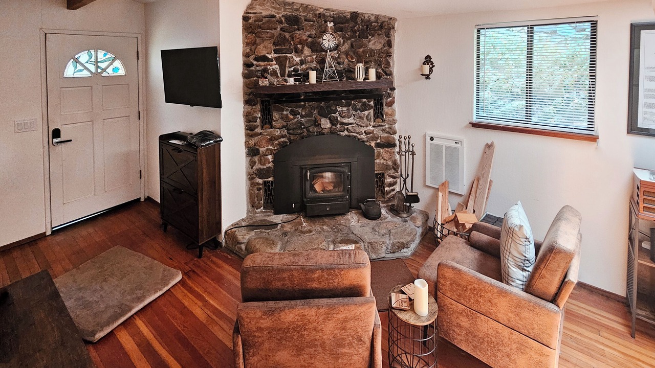 Photo of Livingroom in River Pines
