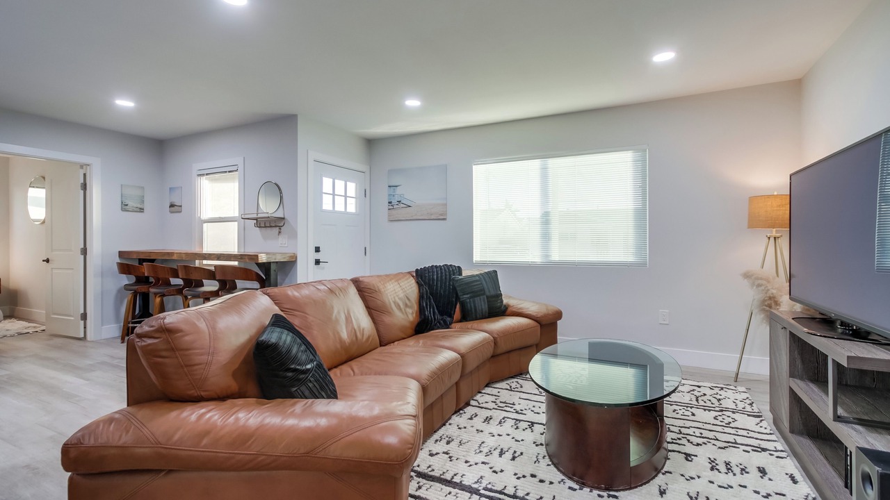 Photo of Livingroom in Bay Park