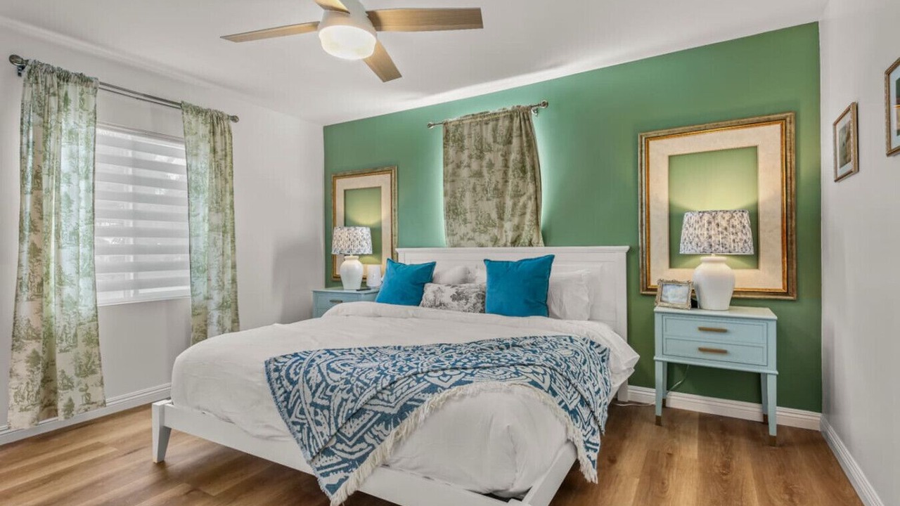Photo of Bedroom in Orange