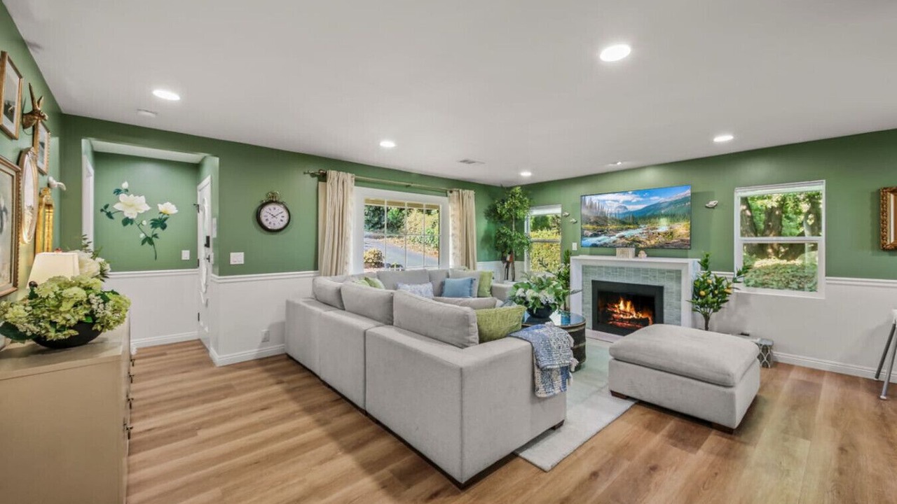 Photo of Livingroom in Orange