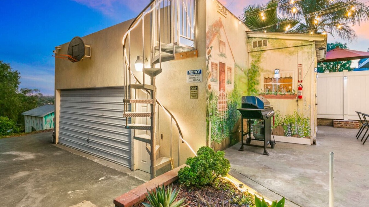 Photo of Outdoor in Orange