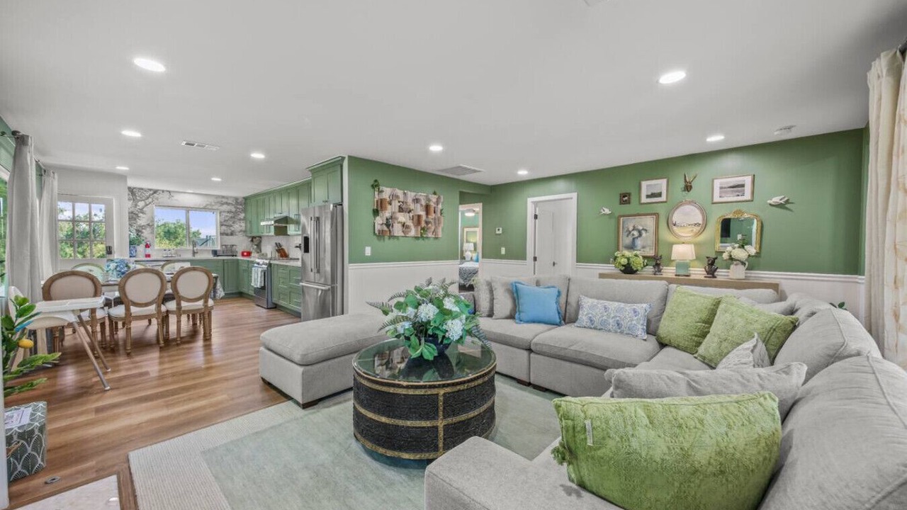 Photo of Livingroom in Orange