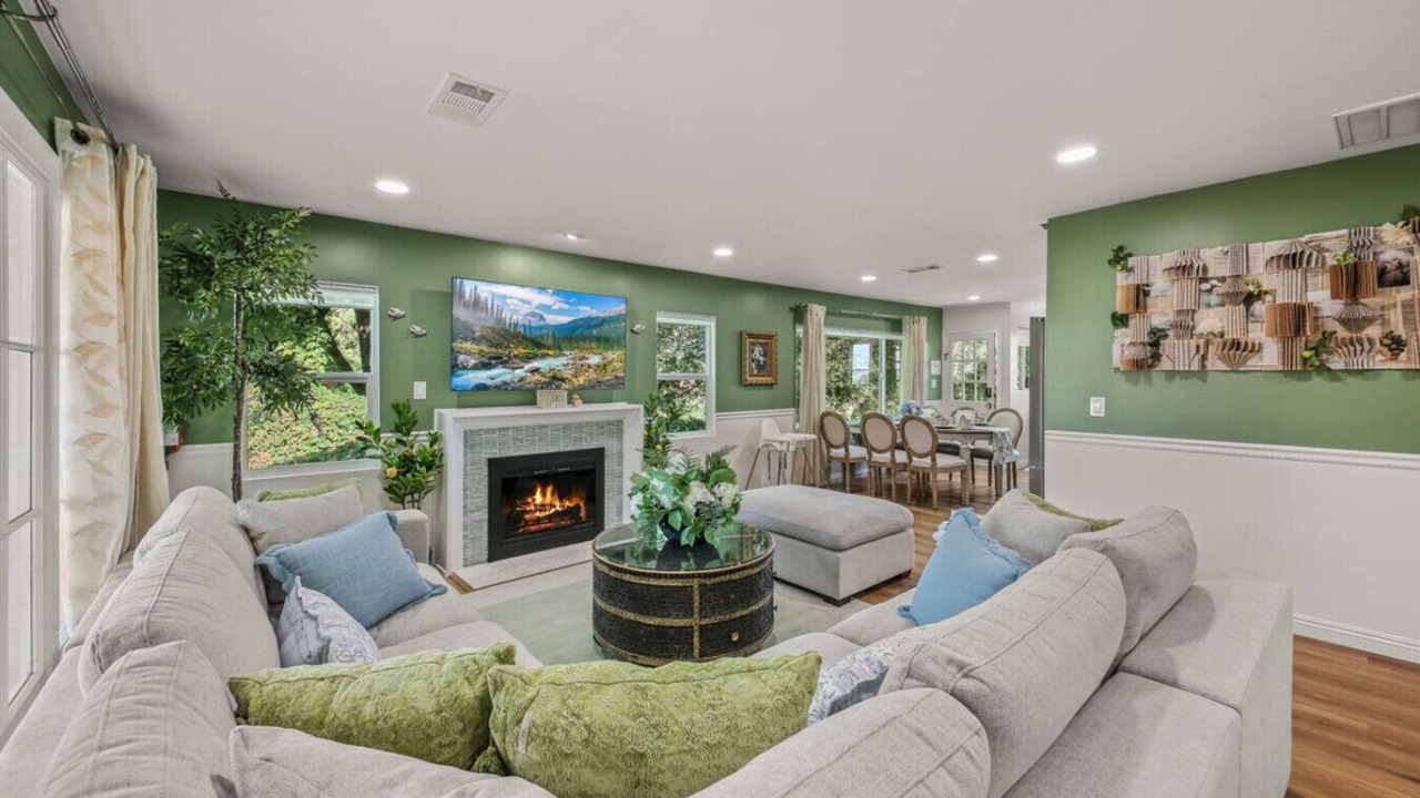 Photo of Livingroom in Orange