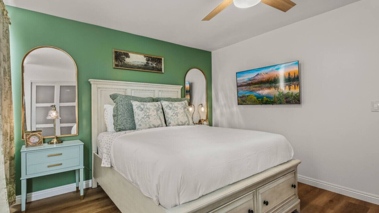 Photo of Bedroom in Orange