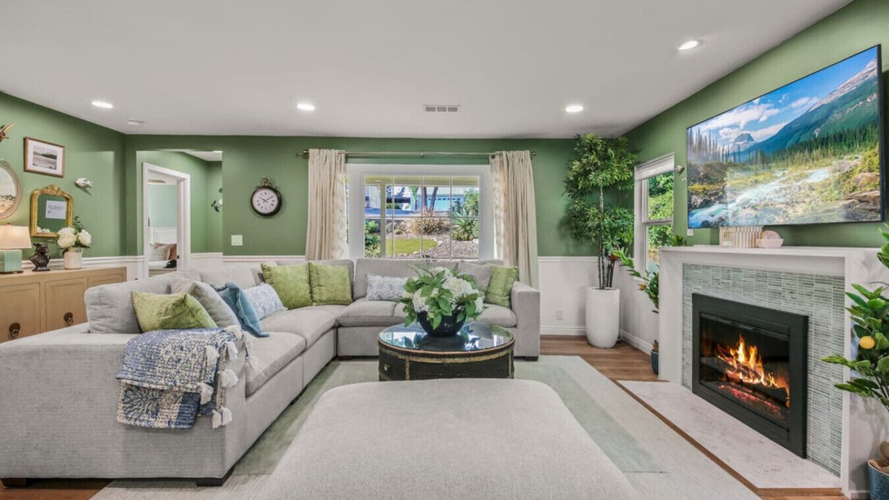 Photo of Livingroom in Orange