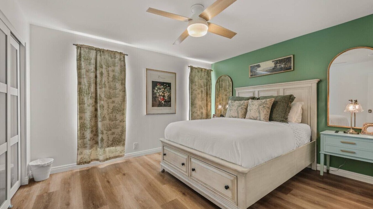 Photo of Bedroom in Orange