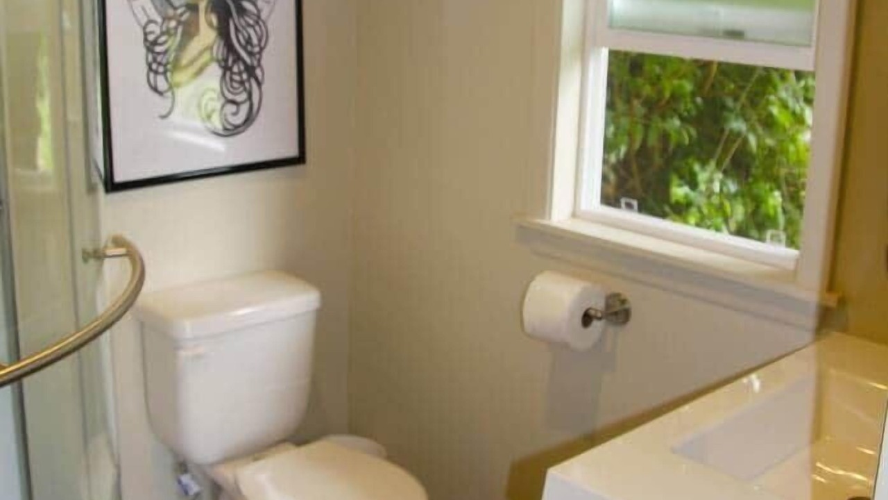 Photo of Bathroom in Freshwater
