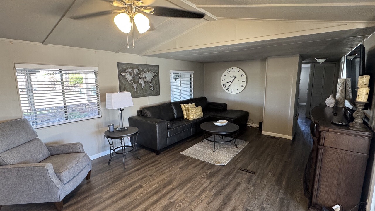 Photo of Livingroom in Foothills