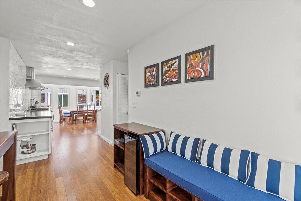 Photo of Livingroom in Cloverdale