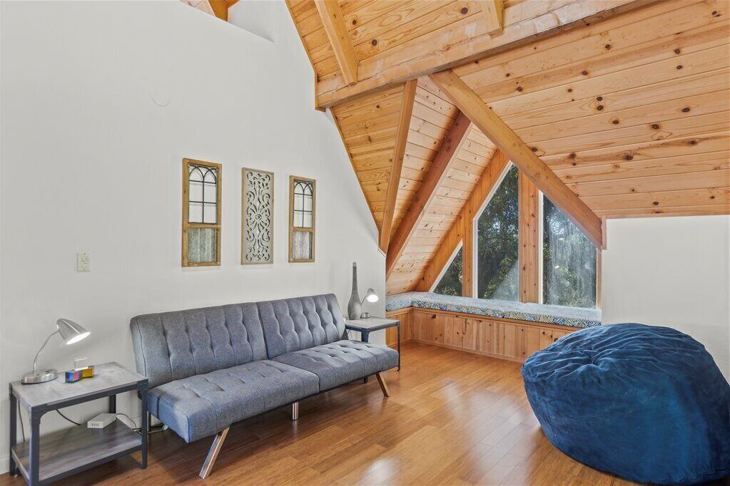 Photo of Livingroom in Cloverdale
