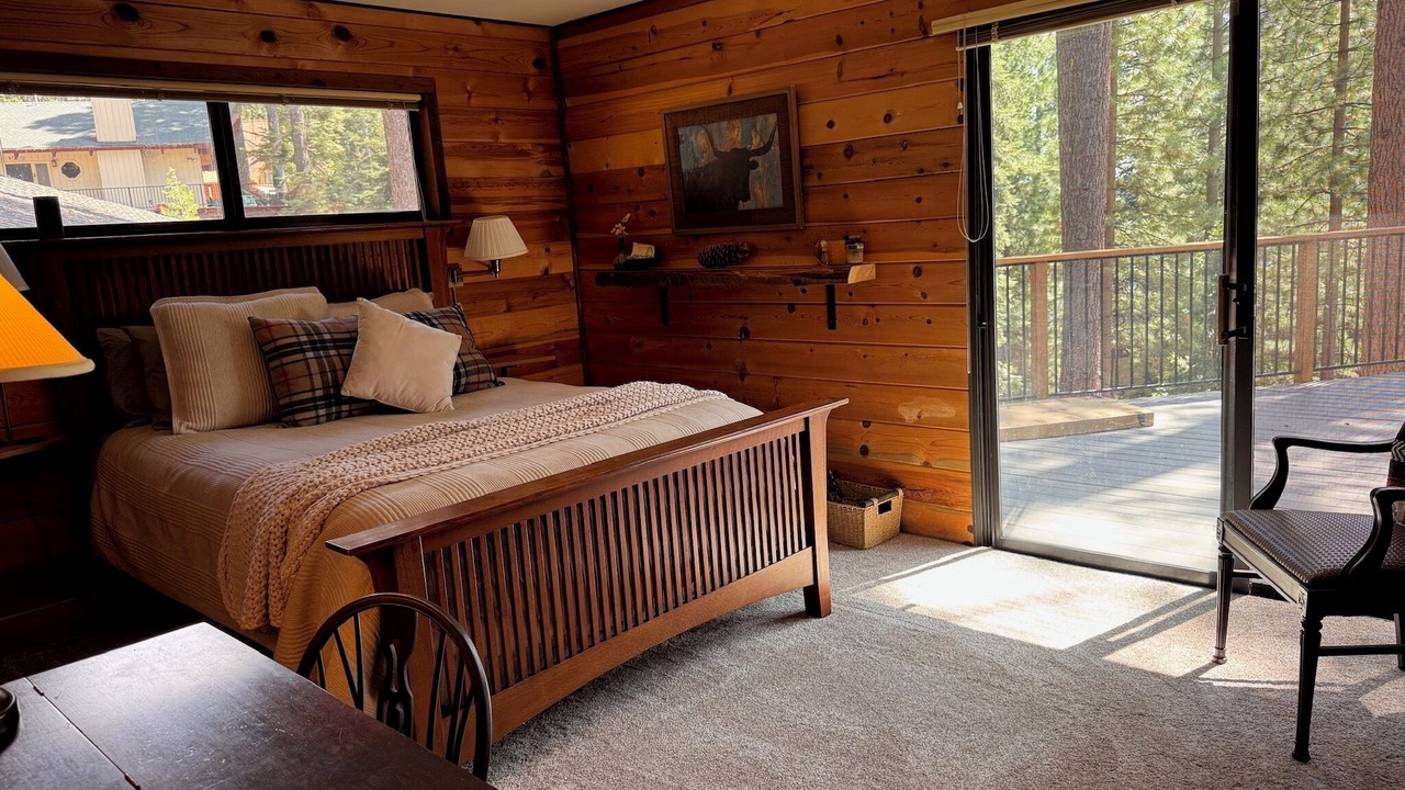 Photo of Bedroom in Lake Almanor Country Club