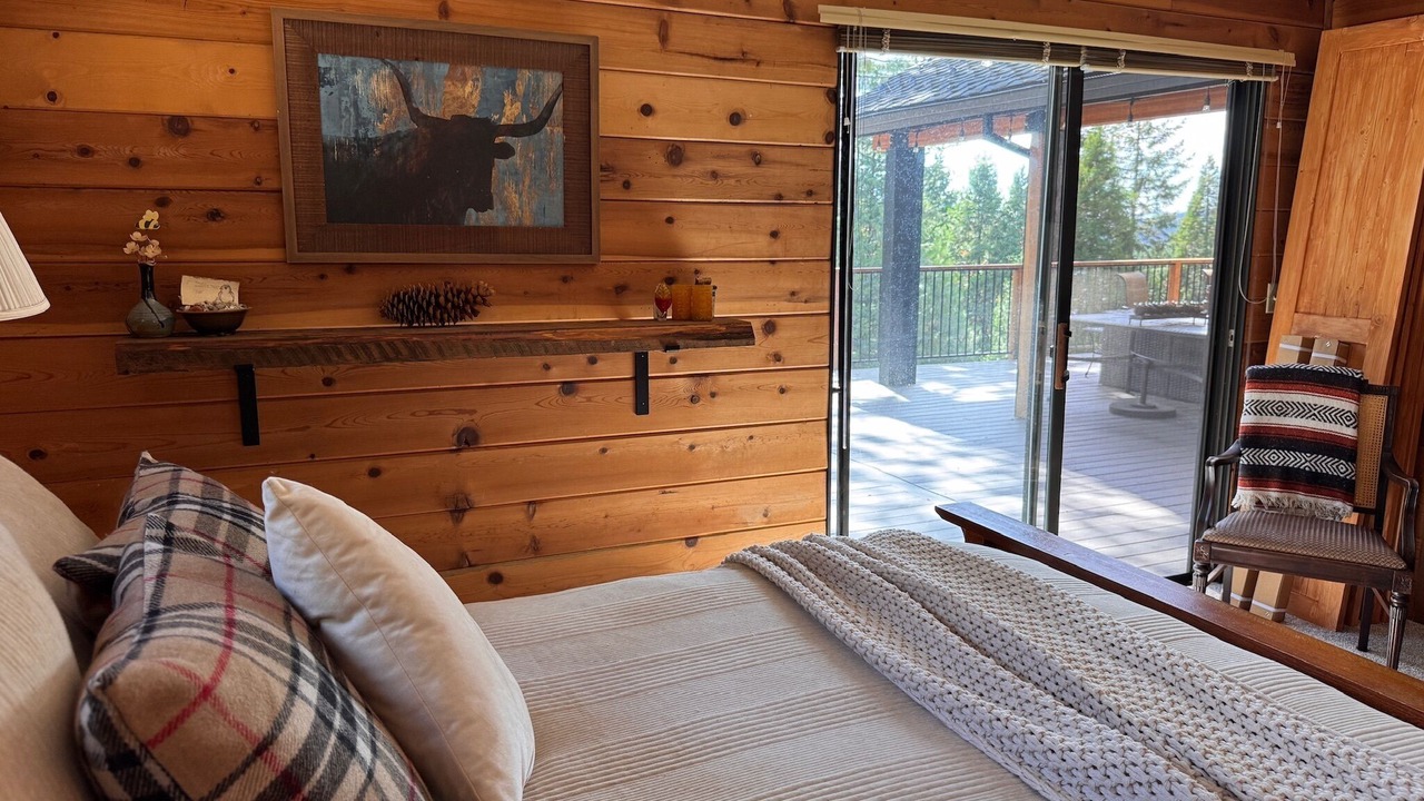Photo of Bedroom in Lake Almanor Country Club