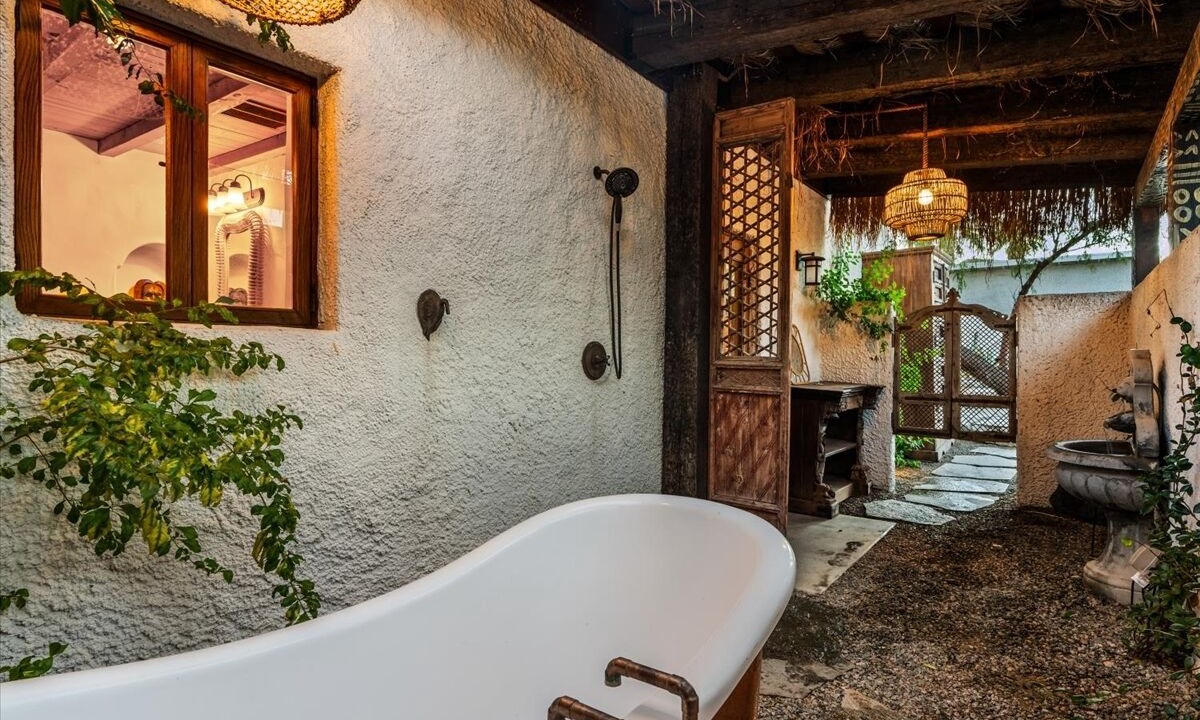 Photo of Bathroom in Magnesia Falls Cove