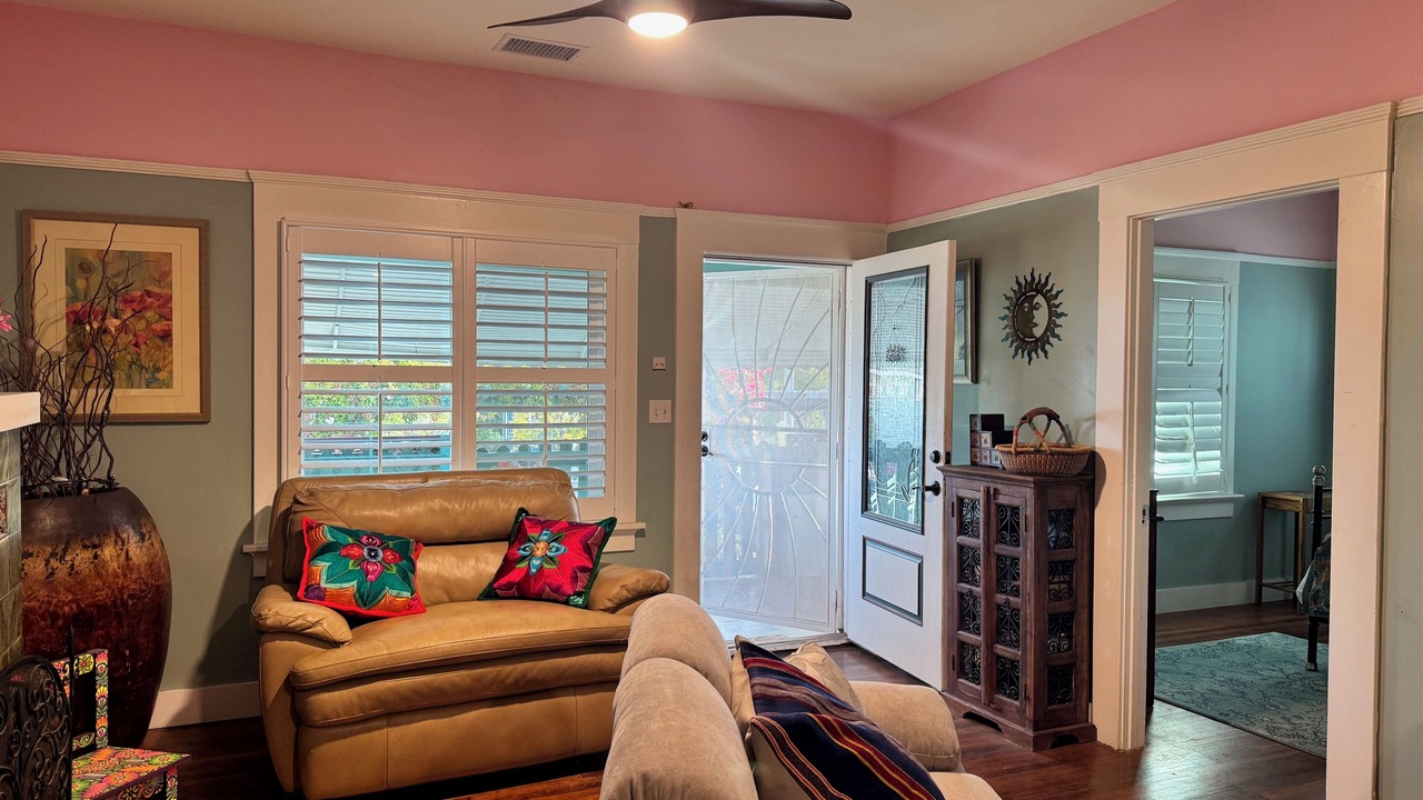 Photo of Livingroom in Grant Hill