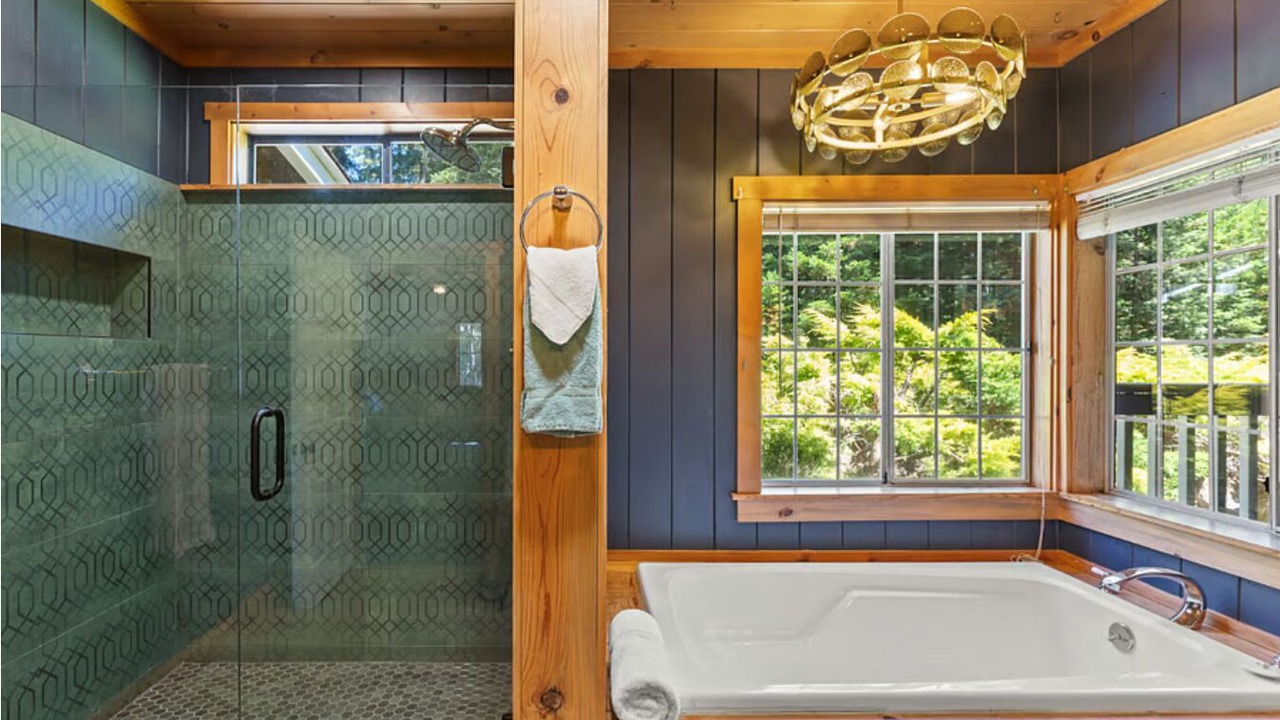 Photo of Bathroom in Freestone